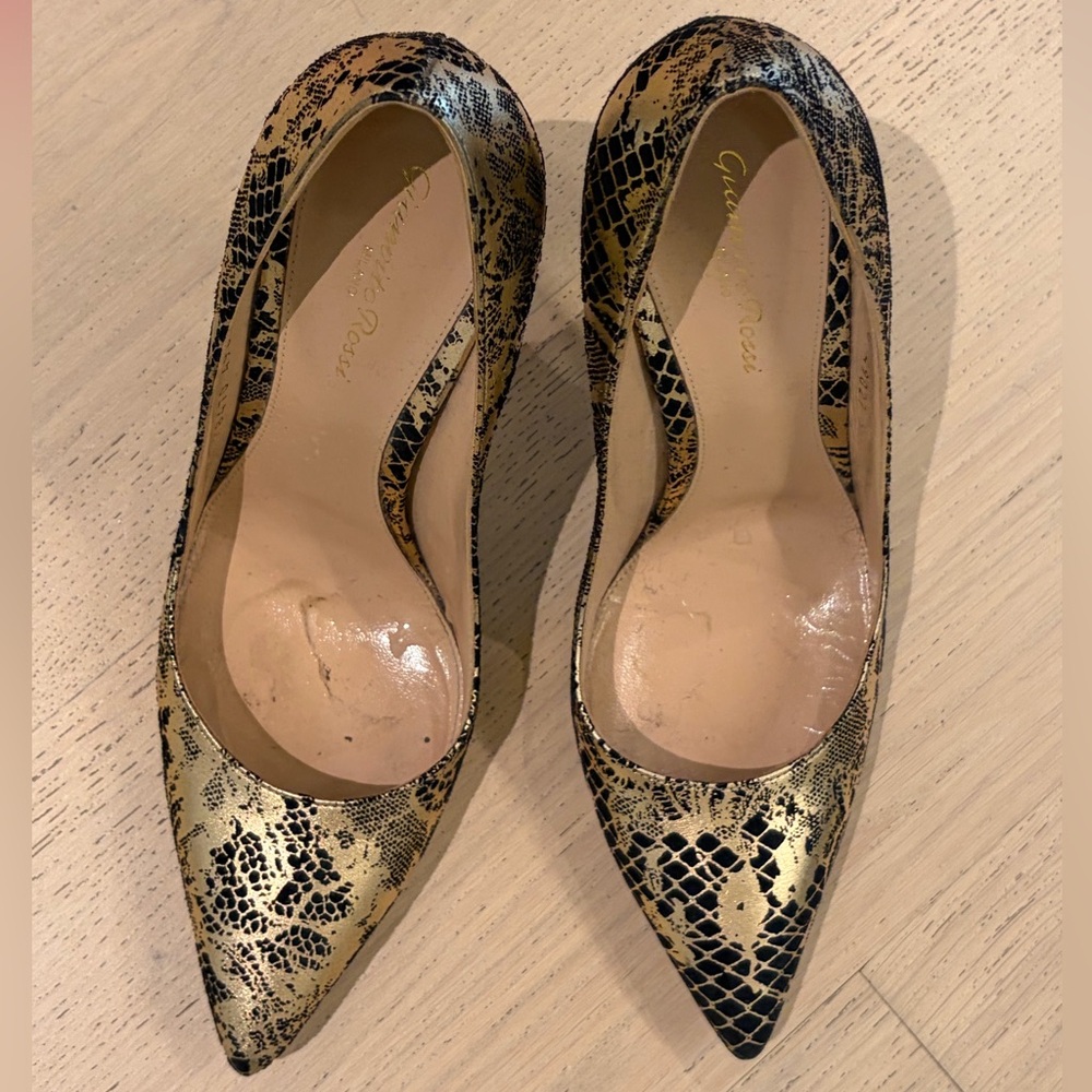 Gianvito Rossi & Black Snake-Print Pointed-Toe Pumps